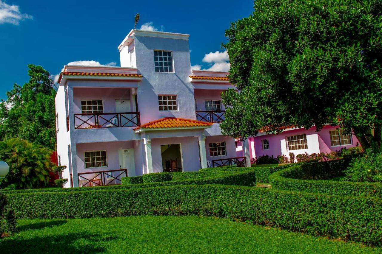 Rancho Guacamayos Hotel & Restaurantes Bonao Bagian luar foto