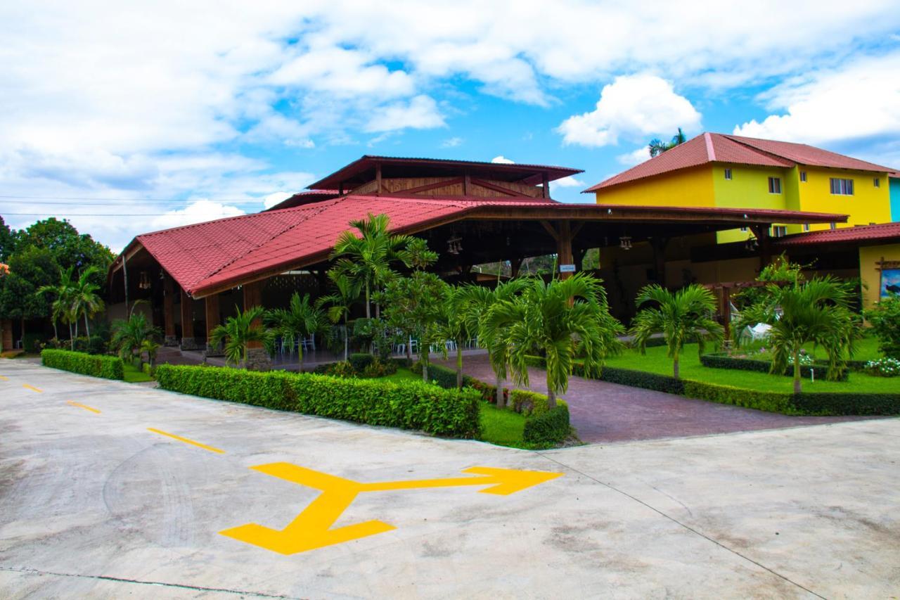 Rancho Guacamayos Hotel & Restaurantes Bonao Bagian luar foto