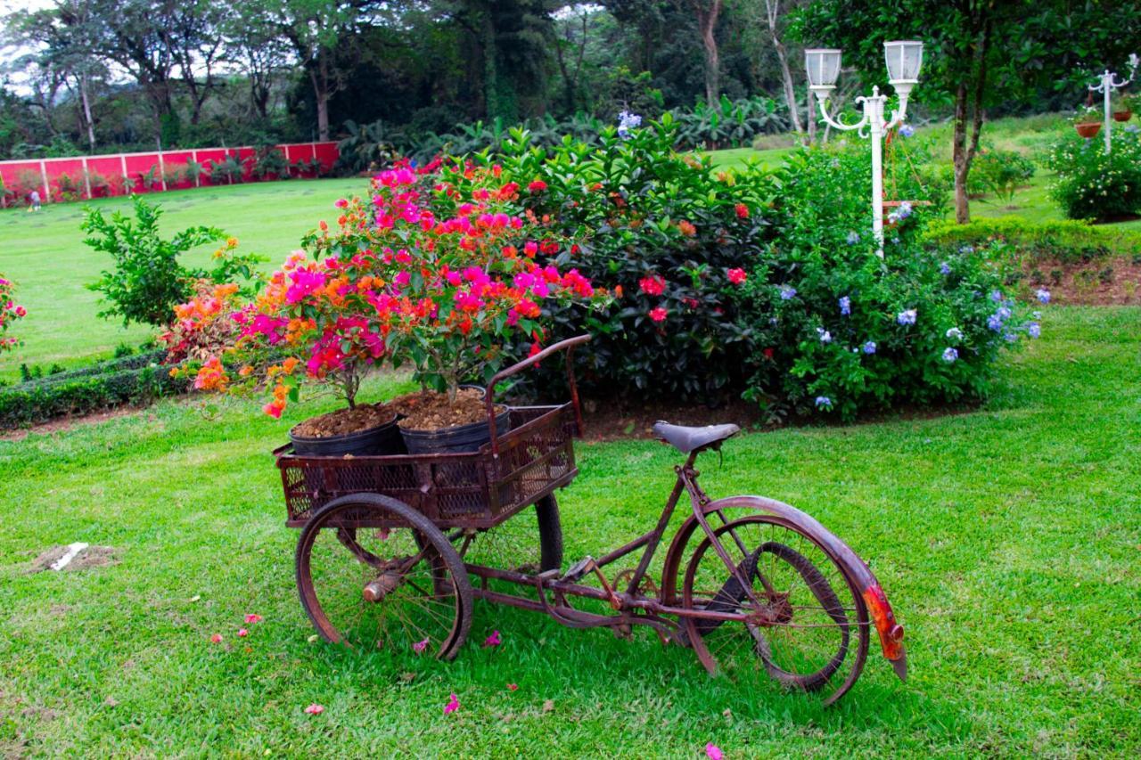 Rancho Guacamayos Hotel & Restaurantes Bonao Bagian luar foto